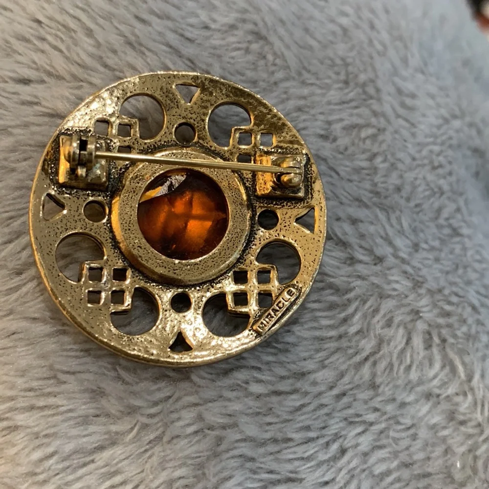 Vintage Miracle‎ Brooch Signed Beautiful Center Stone